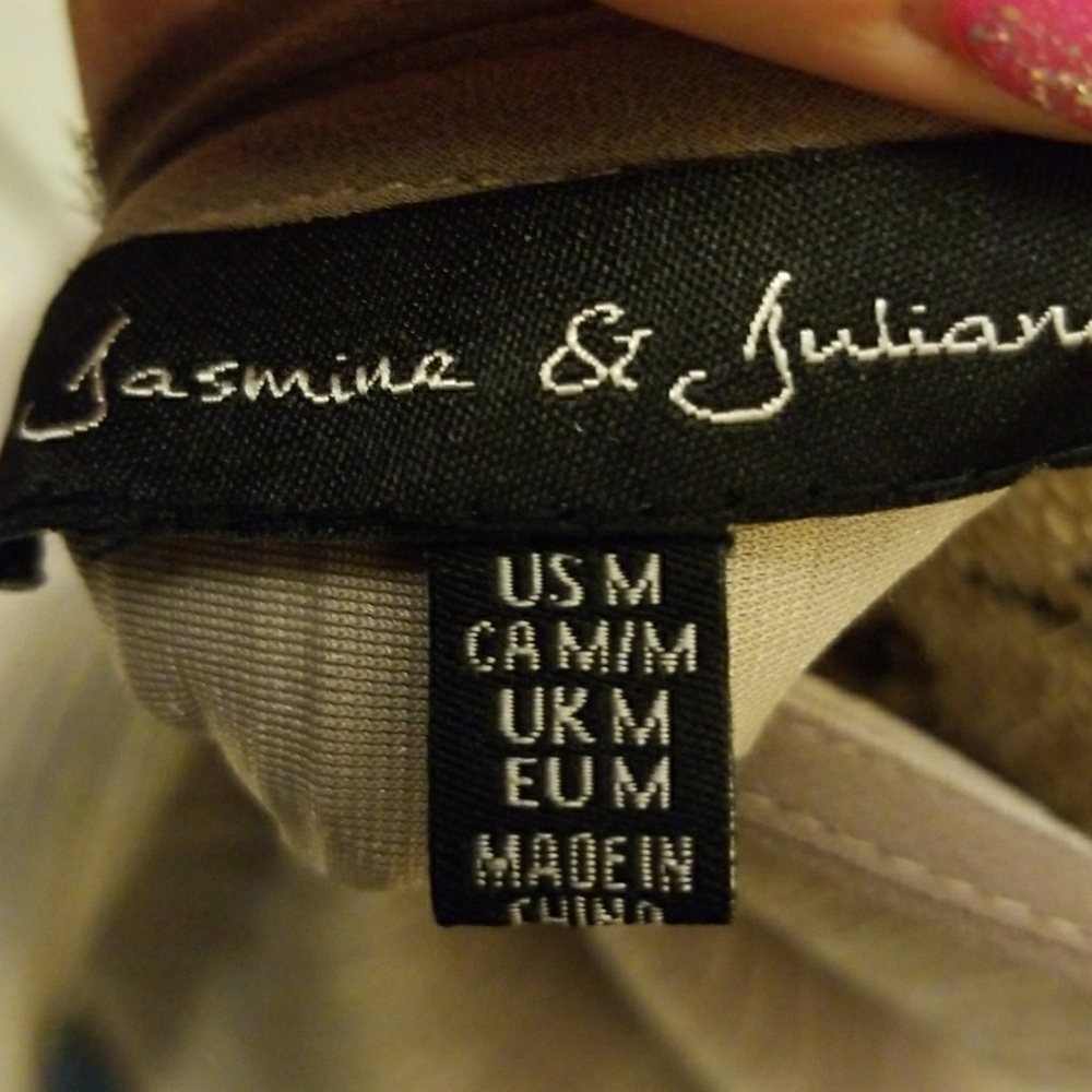 NWOT beautiful velvet like top - Picture 4 of 5